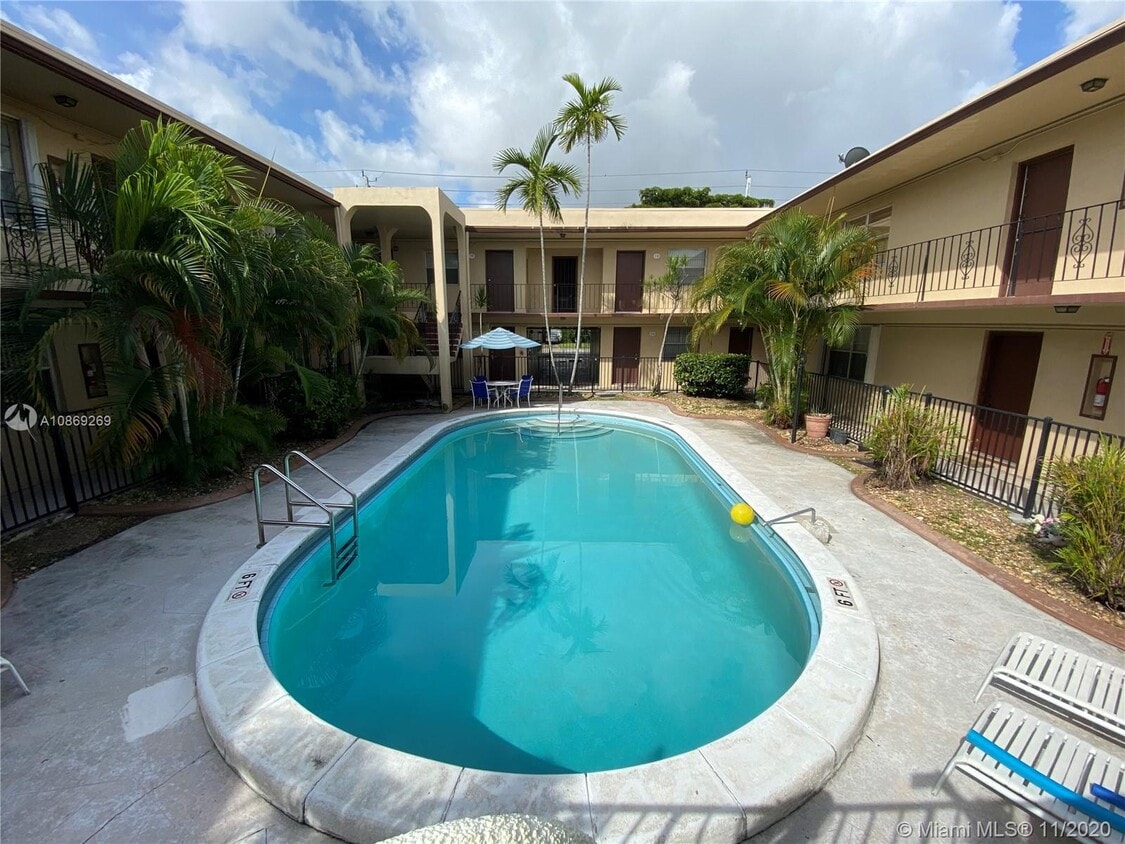 465 S Royal Poinciana Blvd Unit 8A, Miami Springs, FL 33166 Condo for