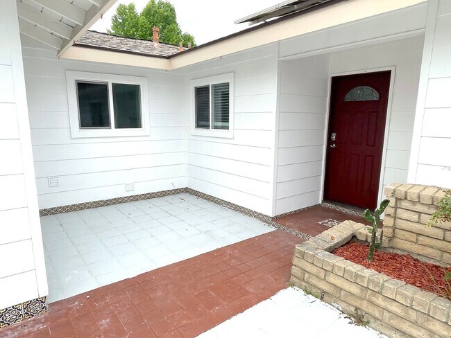 Foto del edificio - Newly Remodeled Home in University City