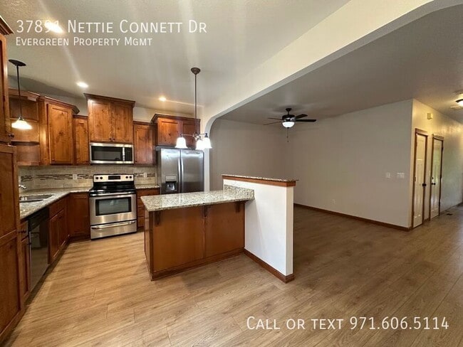 Building Photo - 37891 Nettie Connett Dr