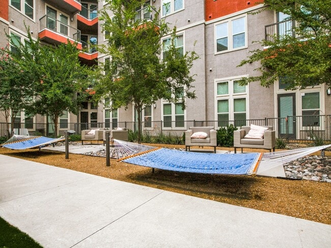 Foto del edificio - Capitol at Stonebriar