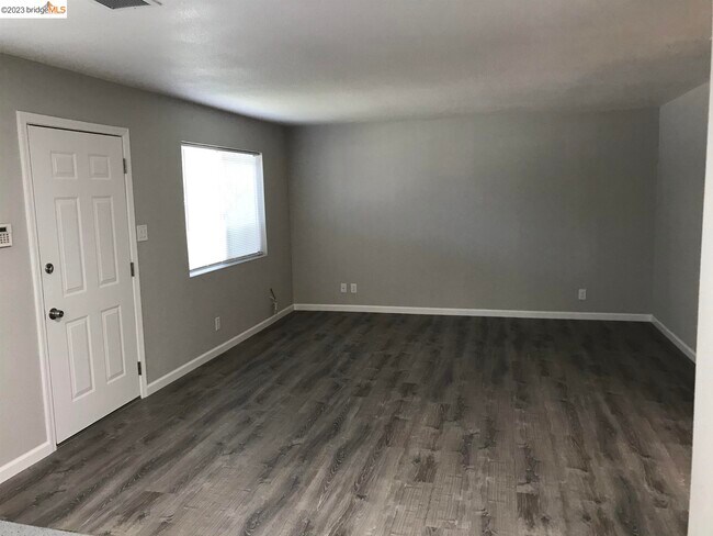 Foto del edificio - 1210 Sycamore Dr