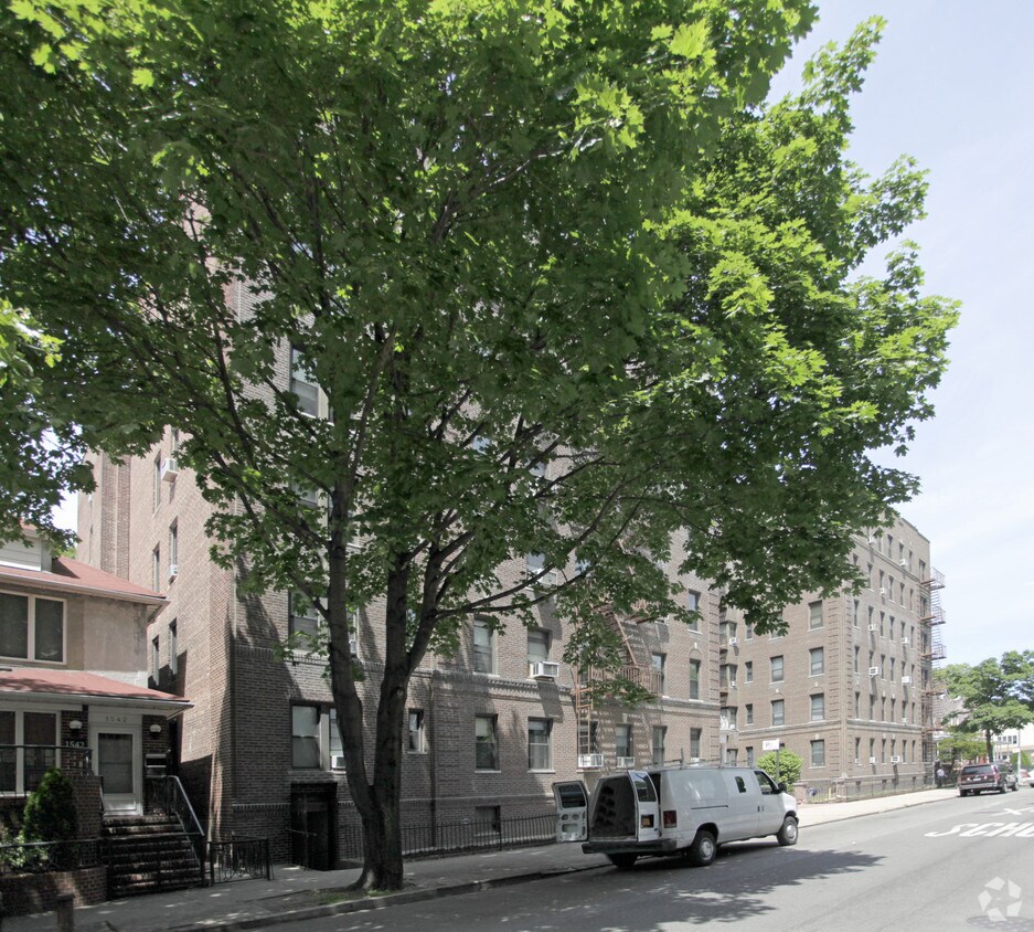 Foto del edificio - 1530 E 19th St