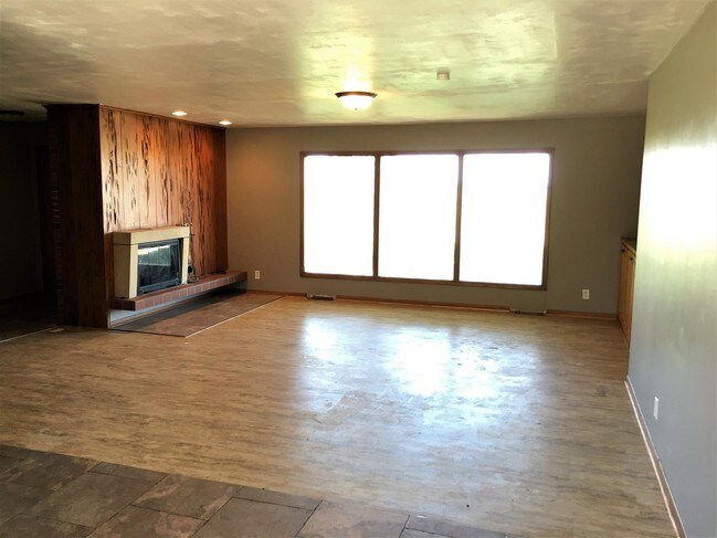 Building Photo - 1029 County Road 14