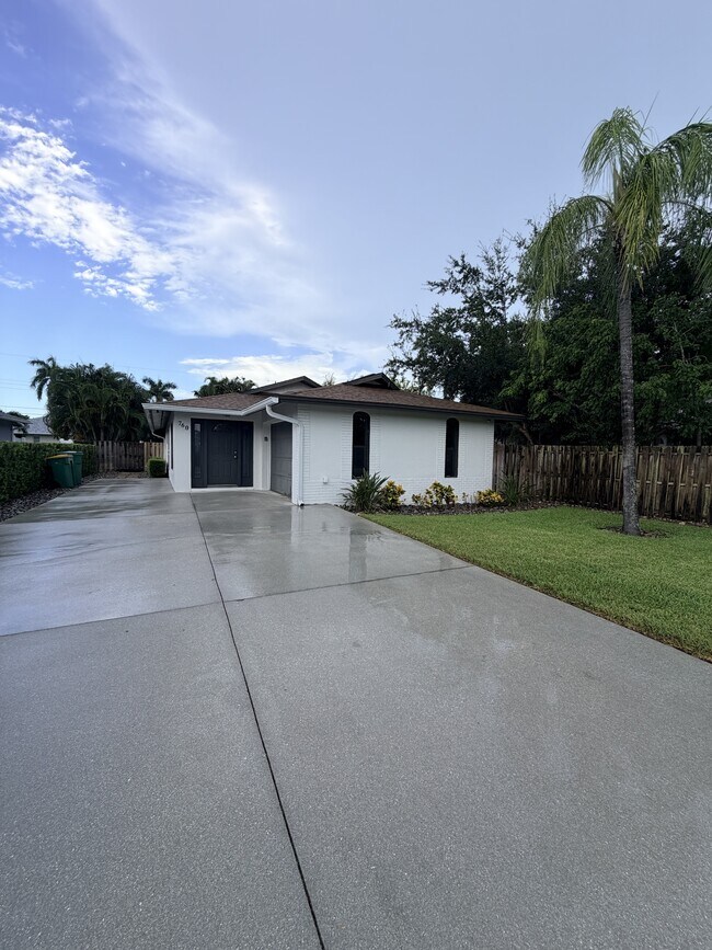 Foto del edificio - 760 94th Ave N
