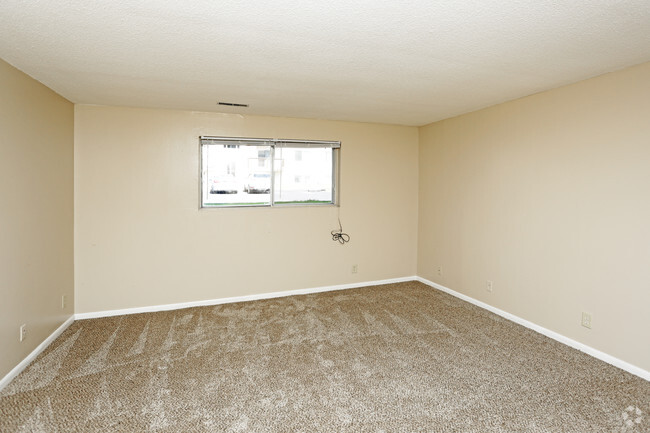 Living Room 1st Floor - West Glen Apartments