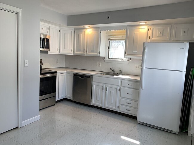 Building Photo - 81 Taylor St