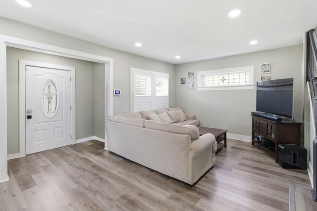 Foto del edificio - 925 Plainfield Ave