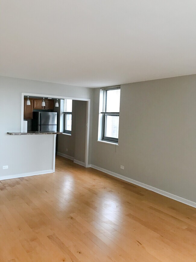 Building Photo - 253 E Delaware Pl