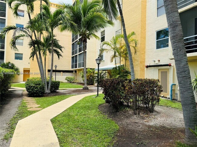 Foto del edificio - 2935 NE 163rd St