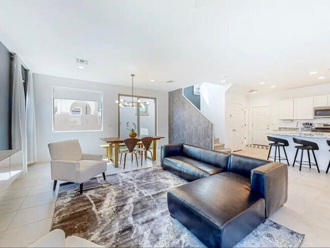 Building Photo - HUGE NEW CONSTRUCTION, 4 BED W/LOFT, POOL ...