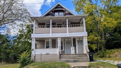 Building Photo - 636-638 Fern St
