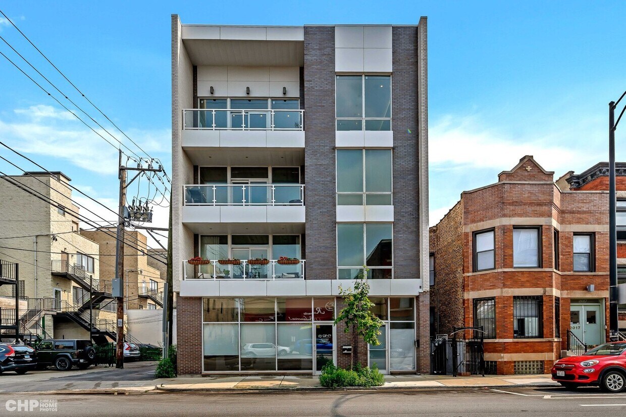 Primary Photo - 2015 W Armitage Ave