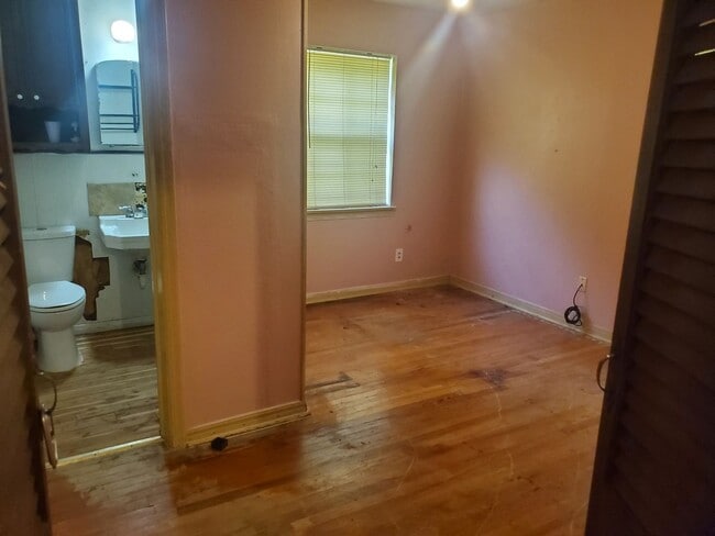 Photo - Available Now! 4Bed 1.5Bath NorthSide Home