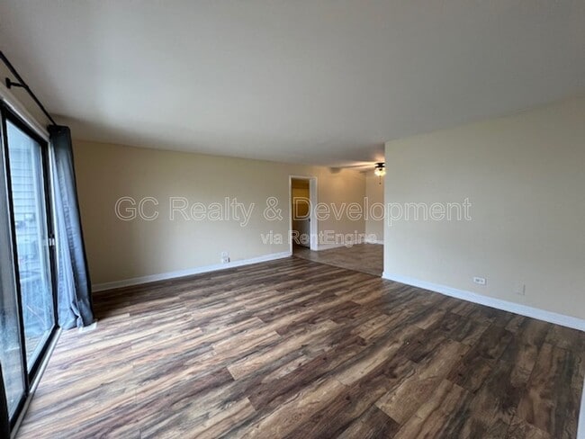 Building Photo - 37 Tonset Ct