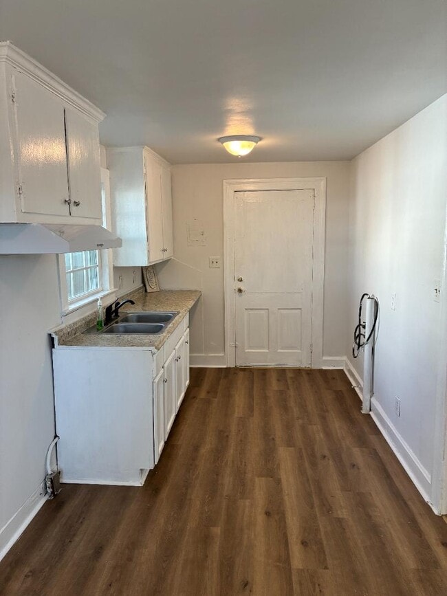 Building Photo - 1312 Meadow St S