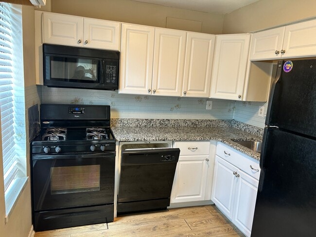 Building Photo - 5488 Cedar Ln