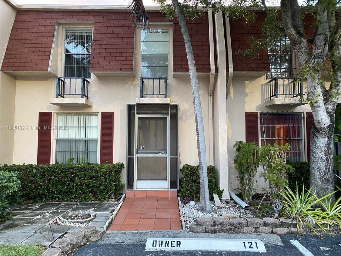 1951 Atlantic Shores Blvd, Hallandale Beach, FL 33009 Townhome