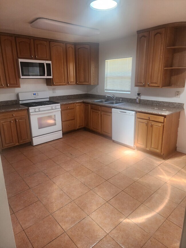 Building Photo - 5806 Elizabeth St