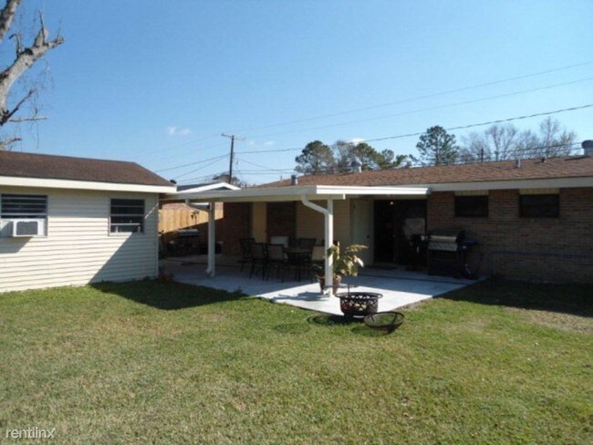 Building Photo - 205 Oakshire Dr