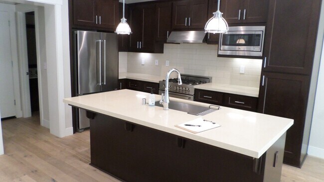 Building Photo - Beautifully Updated Duet in Danville!
