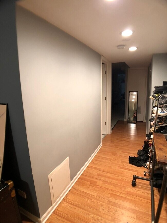 Foto del edificio - 3336 W Potomac Ave