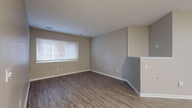 Interior Photo - 20 Lambourne