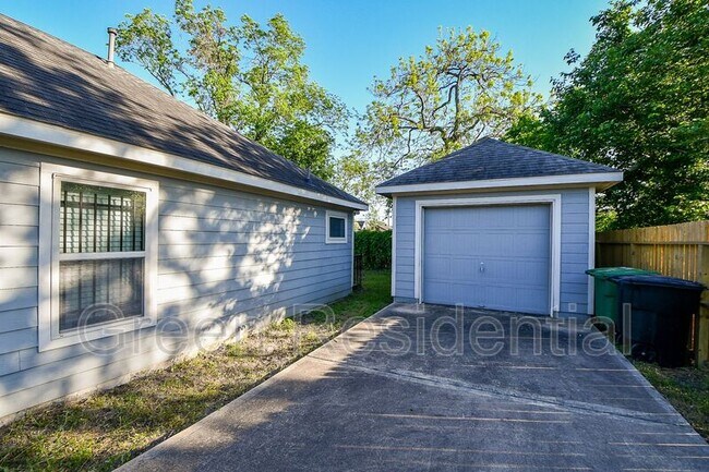 Building Photo - 3344 Anita St