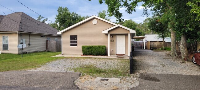 Foto del edificio - 57366 Maple Ave
