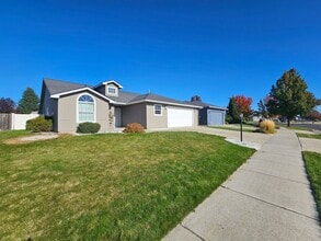 Building Photo - 1435 Weile Ct