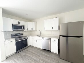 Building Photo - 208 Meridian Ave