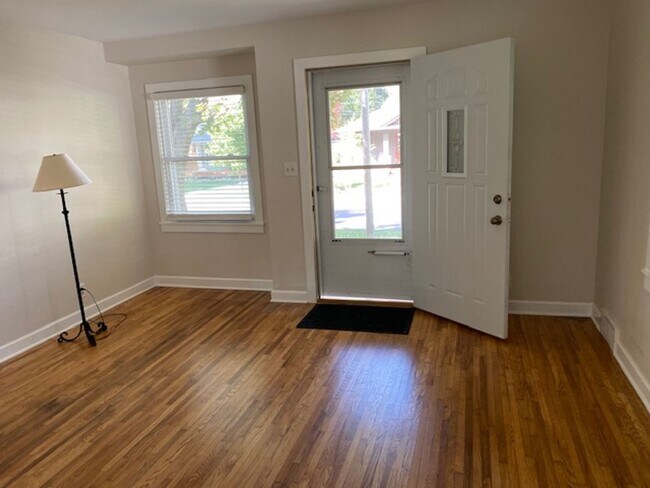 Foto del edificio - 4916 Morehead Ave