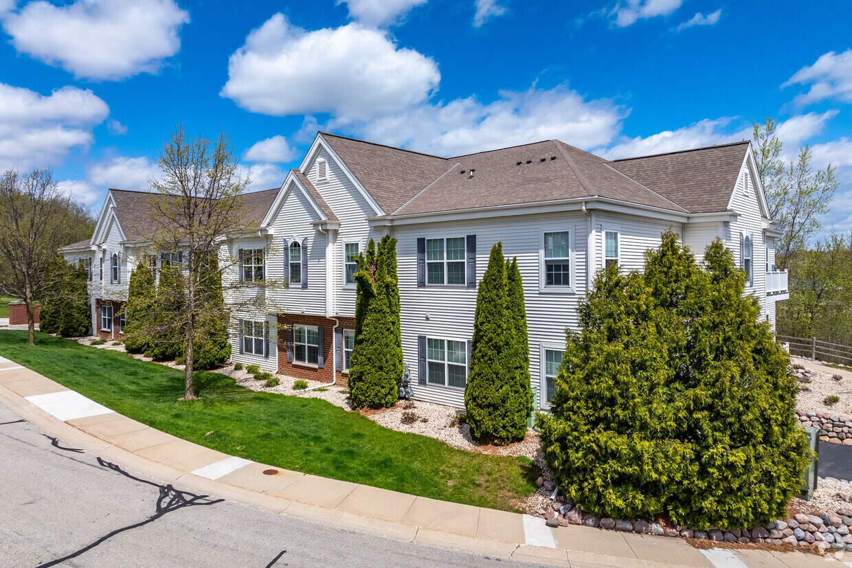 Primary Photo - Rainbow Lake Condominiums