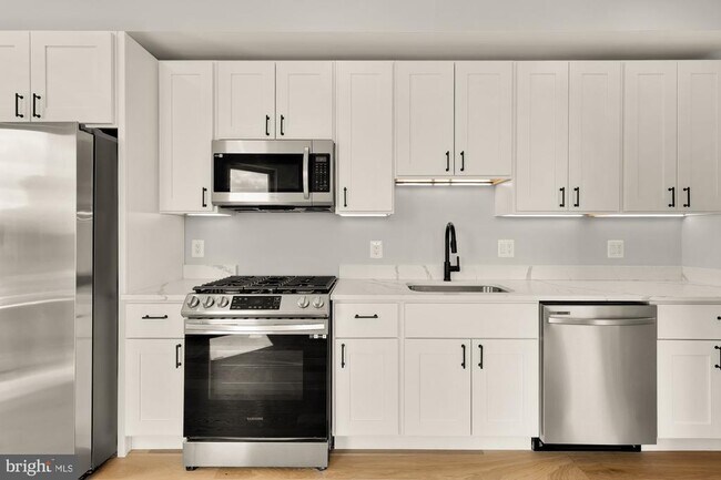 Foto del edificio - 3215 Mt Pleasant St NW