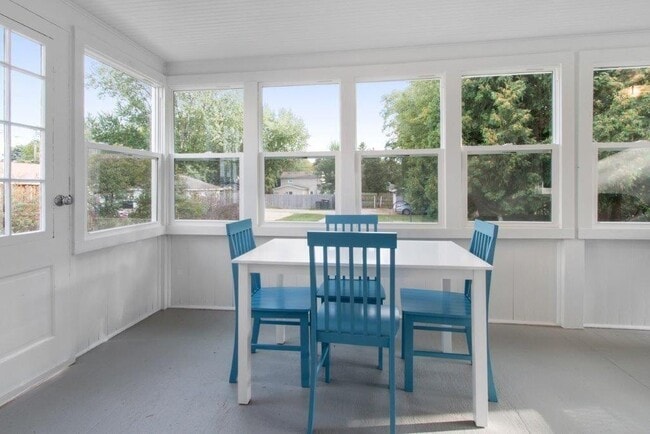 Foto del edificio - 1300 Dodge St