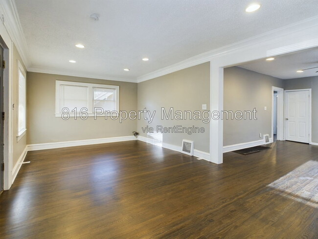 Building Photo - 5912 Paseo Blvd