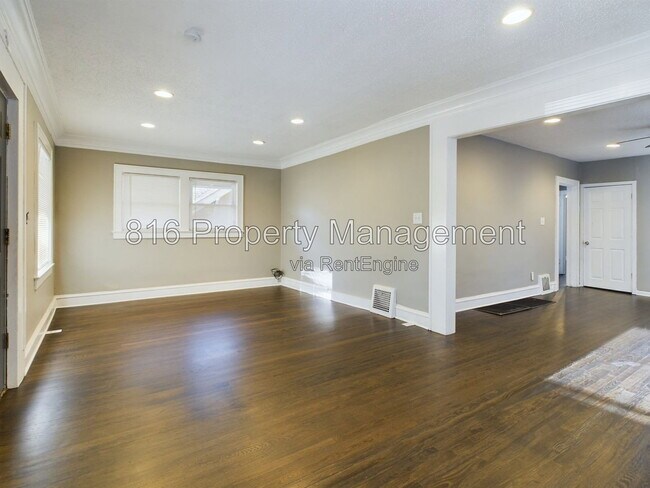 Foto del edificio - 5912 Paseo Blvd