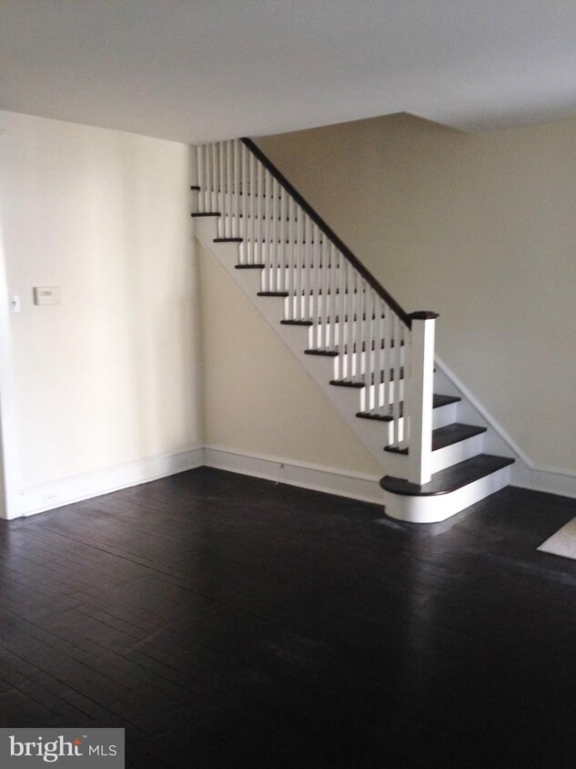 Primary Photo - 112 Edison Ave