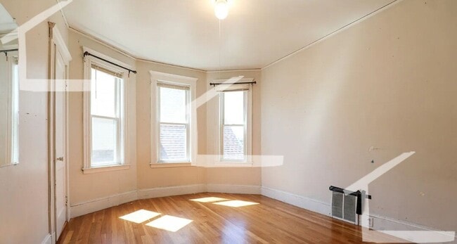 Building Photo - Avl NOW - No Fee! Spacious Brighton Center 3BR/1.5BA