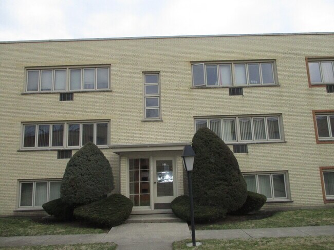 Building Photo - 1836 W 107th St