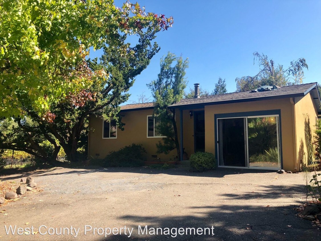 2 br, 1 bath House 4540 Thomas Rd House for Rent in Sebastopol, CA