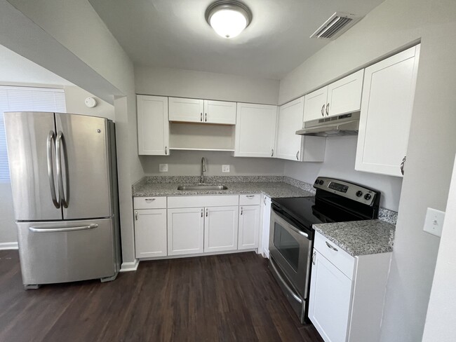 Building Photo - 2032 Geneve St