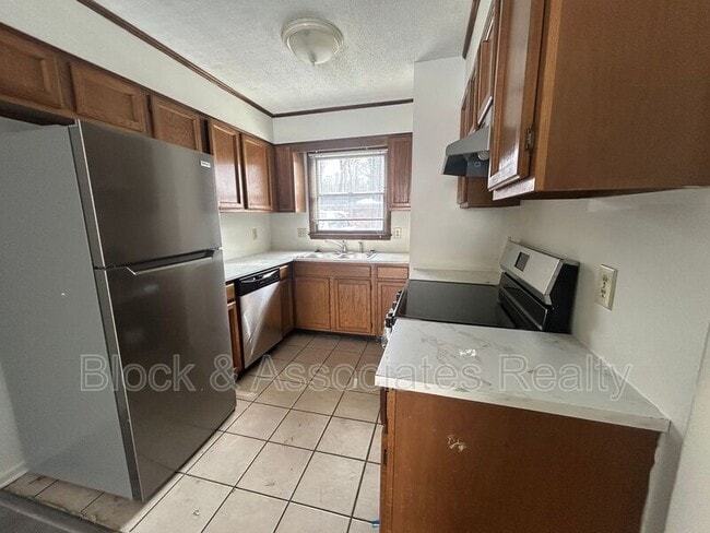 Building Photo - 601 Timberline Dr SE