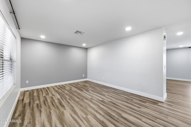 Foto del edificio - 10617 W Daley Ln
