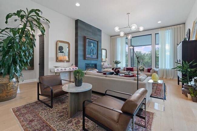 Building Photo - 714 Crystal Creek Dr