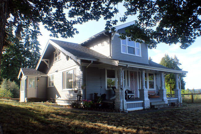Building Photo - 724 S Summit Ave