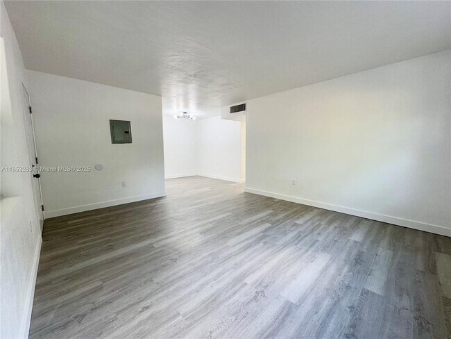 Foto del edificio - 610 NE 123rd St