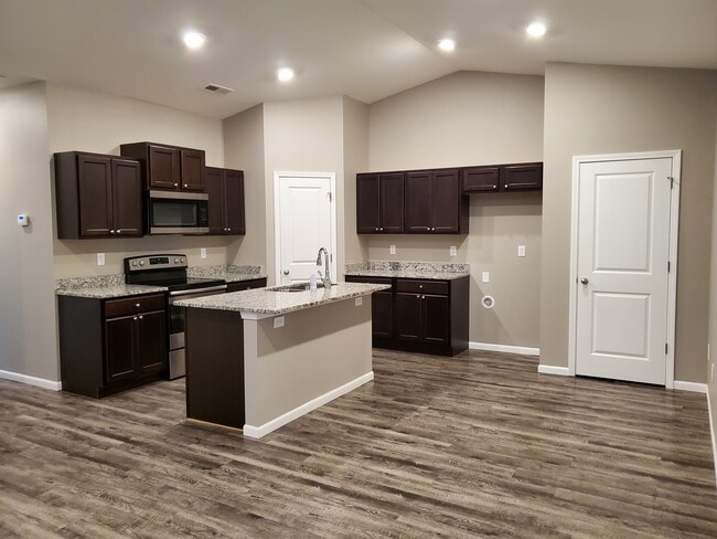 Building Photo - 420 S Longbranch Dr