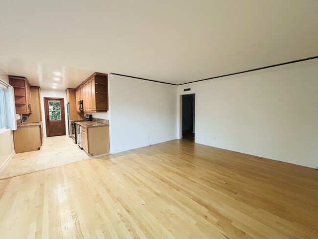 Foto del edificio - 3645 Kelton Ave