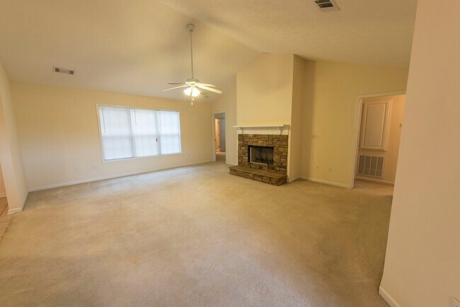 Foto del edificio - 894 Tulane Rd