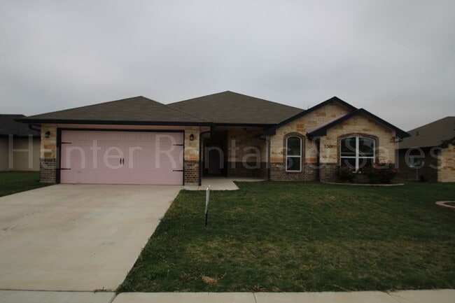 Building Photo - Amazing Four-Bedroom!